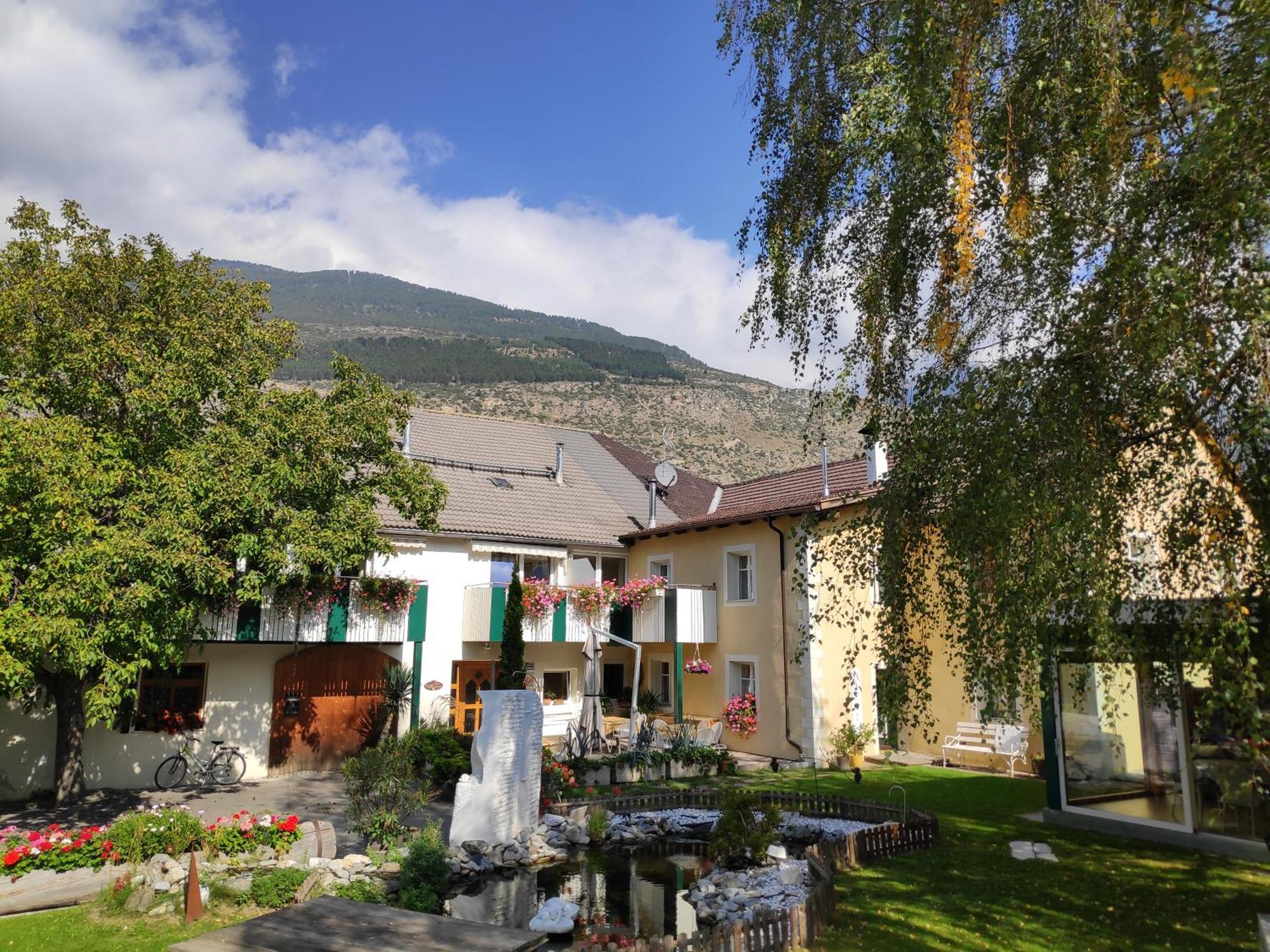Ferienwohnung Obstbauernhof Fohlenhof Laas Exterior foto